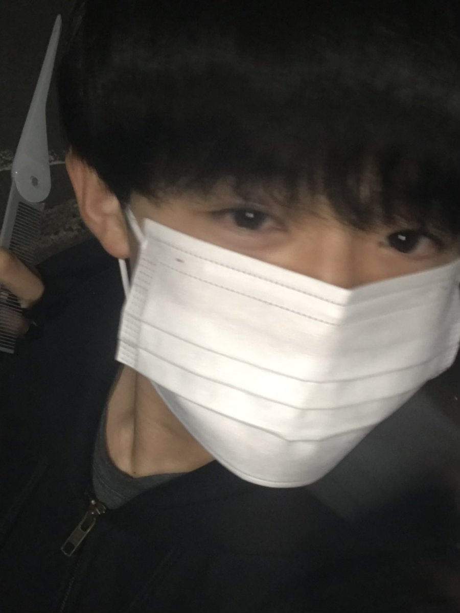 4gvkF's tweet photo. 髪色戻したい黒に https://t.co/0jaDGKmKYC