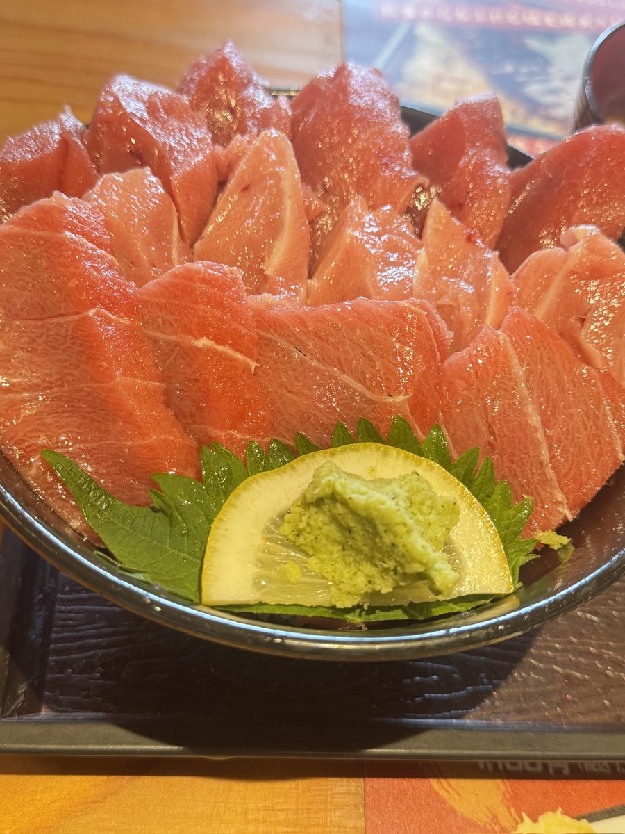 iamaimsk's tweet photo. 現代の東海道中膝栗毛
神の胃袋を持つ地元仲間と共に、グルメ大阪ツアー

大阪は物価が安うて、ご飯が美味しい😋
少し関西弁がうつってもうたわ

なんか20代前半の無謀なバンドツアーを思い出す、蓬莱と琵琶湖を眺めせしまに https://t.co/XtfyUzSFn9