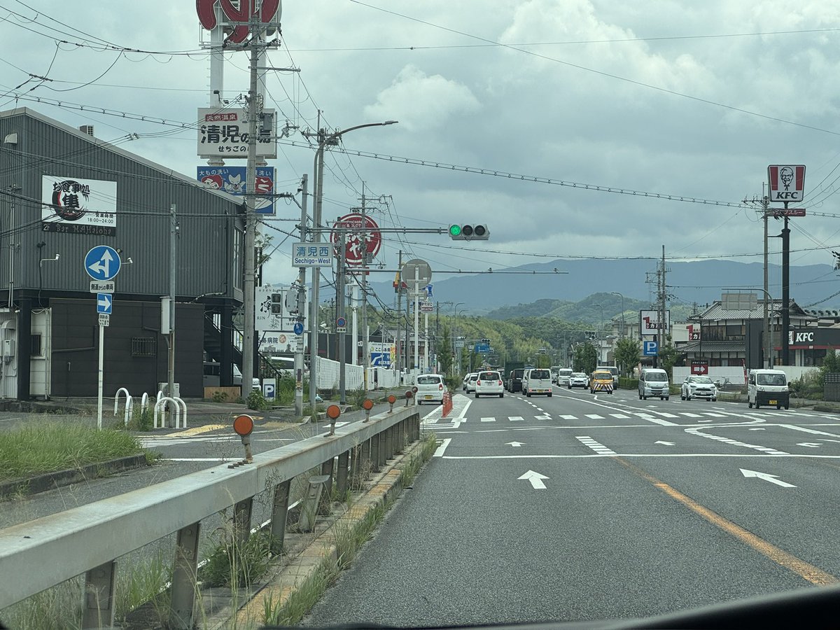 iamaimsk's tweet photo. 現代の東海道中膝栗毛
神の胃袋を持つ地元仲間と共に、グルメ大阪ツアー

大阪は物価が安うて、ご飯が美味しい😋
少し関西弁がうつってもうたわ

なんか20代前半の無謀なバンドツアーを思い出す、蓬莱と琵琶湖を眺めせしまに https://t.co/XtfyUzSFn9