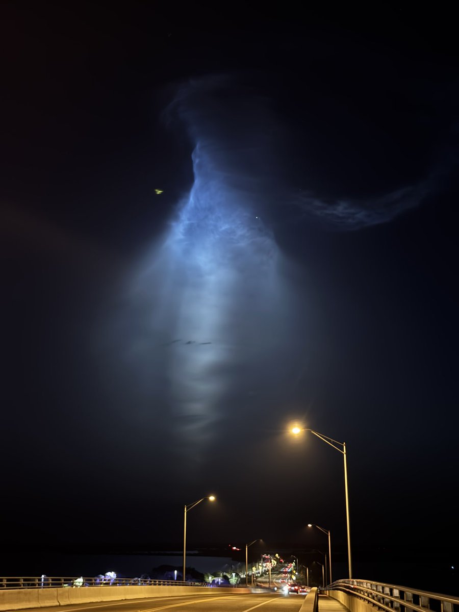 thedavidrr's tweet photo. Beautiful launch tonight out of the cape. https://t.co/v3Qj39XijM