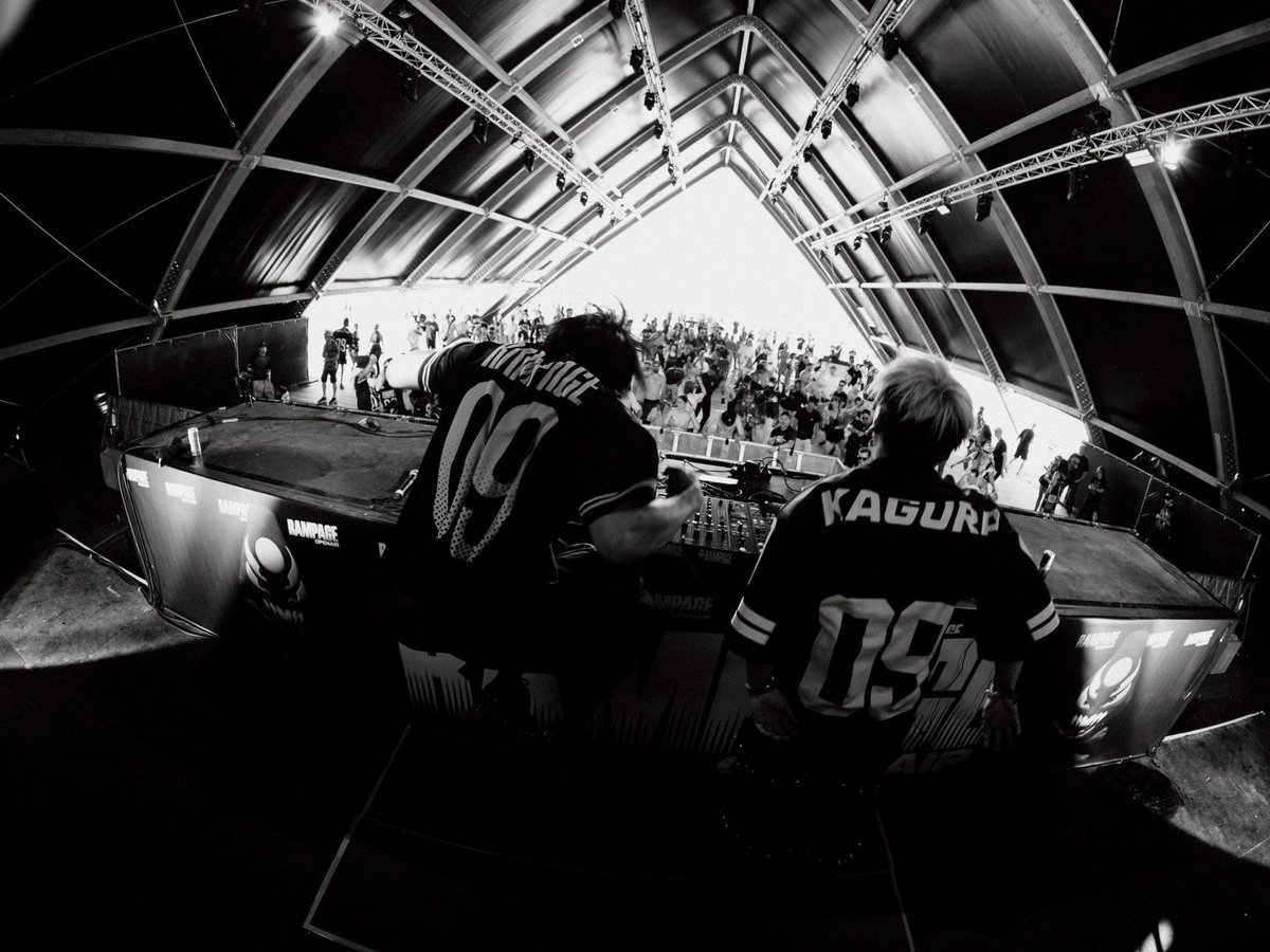 KAGURASOUNDS's tweet photo. KAGURA 
ただいまRAMPAGE🇧🇪より帰還！

We were actually on different flights, but somehow we managed to reunite at the end and both made it back to Japan safely!

Once again, thank you RAMPAGE OPEN AIR!
It was truly an incredible show.

We’ll keep working hard so we can come back and perform in Europe again.
Please keep supporting us!!

And to everyone we met there, please come visit Japan someday!
We’ll show you around 🇯🇵

Love you all, soldiers! 🇧🇪

📸: @seidai_takekosh 

#RAMPAGE #KAGURA
