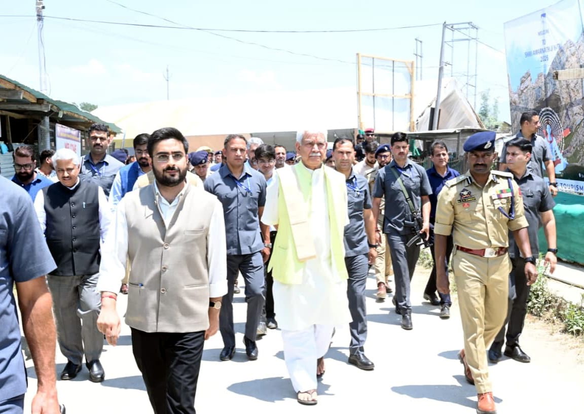KNSKashmir's tweet photo. #KNSUPDATE || I visited the Pantha Chowk Yatri Niwas and Yatra Transit Camp in Srinagar to review the arrangements made for the Shri Amarnath Ji Yatra pilgrims. I directed the officials to ensure that every devotee of Lord Shiva receives round-the-clock care. From registration to accommodation and food, no pilgrim should face any inconvenience. It must be our collective responsibility to make their stay in Jammu Kashmir divine and comfortable: LG J&K @manojsinha
@OfficeOfLGJandK @JmuKmrPolice @diprjk @srinagaradmin @SrinagarPolice