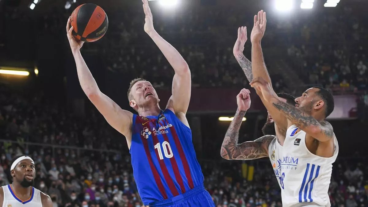oscarherreros's tweet photo. El Barça, interessat en el retorn de Rolands Smits al Palau. El letó tornaria al club blaugrana després de jugar-hi entre 2017 i 2022 per completar la bateria interior. #LigaEndesa

📷ACB Photo / Paco Largo https://t.co/MqcotgiUTu