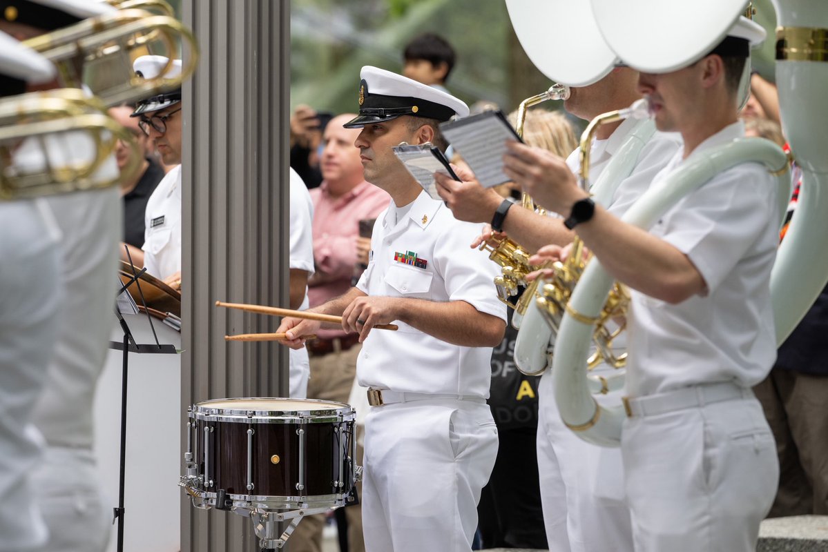 usnavyband's tweet photo. On July 7, the U.S. Navy Ceremonial Band joined the 2nd Marine Division Band and Germany’s Marinemusikkorps Kiel for a joint performance at the World Trade Center Plaza in New York City during the International Naval Review.

#USNavy #INR250 #America250 #NYC https://t.co/18nwvwAUYZ