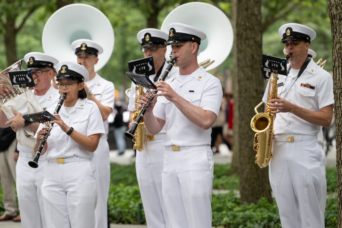 usnavyband's tweet photo. On July 7, the U.S. Navy Ceremonial Band joined the 2nd Marine Division Band and Germany’s Marinemusikkorps Kiel for a joint performance at the World Trade Center Plaza in New York City during the International Naval Review.

#USNavy #INR250 #America250 #NYC https://t.co/18nwvwAUYZ