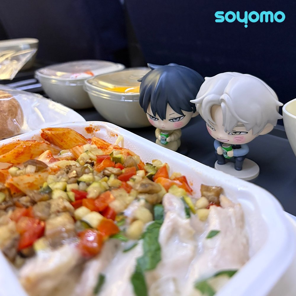 soyomo_official's tweet photo. ✈️ On the way to Hong Kong

As soon as they boarded,

seatbelts on first🔒

Enjoyed their in-flight meal🍴

Spent some time
looking out the window,

and before they knew it...

they had arrived in Hong Kong🇭🇰

#물가의밤_애니메이션 #물가의밤 #LowTideinTwilight #LowTideinTwilight_anime #水辺の夜 #水辺の夜_アニメ #水邊之夜 #水邊之夜_动画 #Lanochequellegaalaribera #Lanochequellegaalaribera_animación #euja #으자 #소요모 #Soyomo #봄툰 #Bomtoon