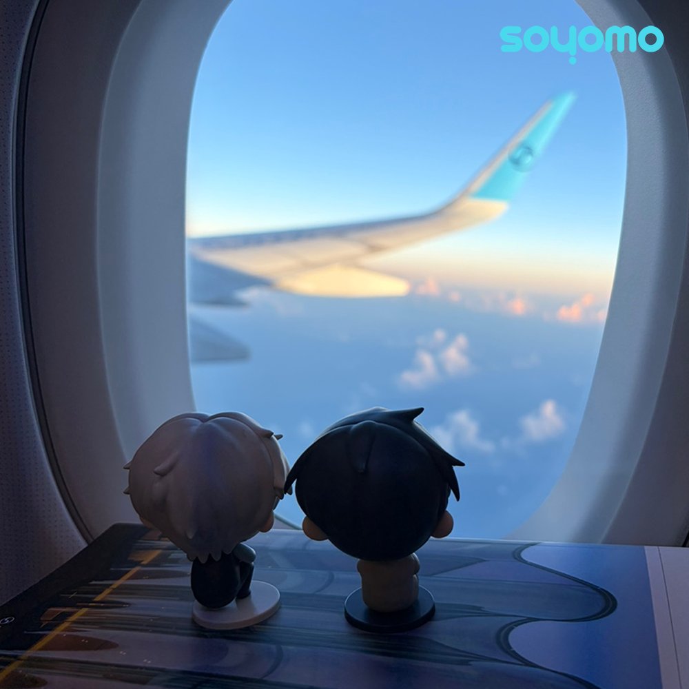soyomo_official's tweet photo. ✈️ On the way to Hong Kong

As soon as they boarded,

seatbelts on first🔒

Enjoyed their in-flight meal🍴

Spent some time
looking out the window,

and before they knew it...

they had arrived in Hong Kong🇭🇰

#물가의밤_애니메이션 #물가의밤 #LowTideinTwilight #LowTideinTwilight_anime #水辺の夜 #水辺の夜_アニメ #水邊之夜 #水邊之夜_动画 #Lanochequellegaalaribera #Lanochequellegaalaribera_animación #euja #으자 #소요모 #Soyomo #봄툰 #Bomtoon