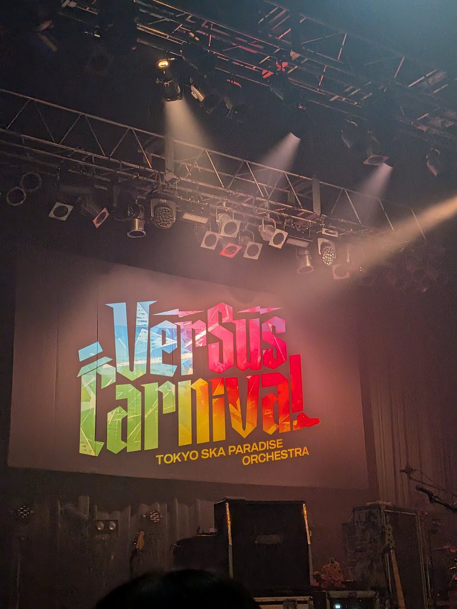 Yukiwing0318's tweet photo. ほんこち！
モッシュとか禁止なんや
昨日のサバクエから体力戻ってない…けど楽しむ🎸 https://t.co/EaMYF5TWut