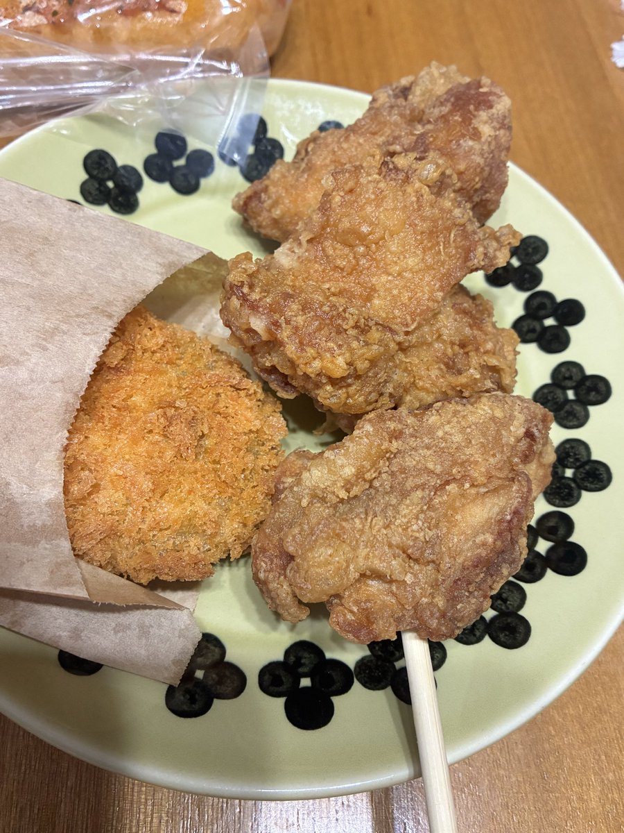 umaimoncomeon's tweet photo. 近所に出来た北海道の🐧パンにようやく行ってきた🥐
どれも大変美味でした✨ https://t.co/8FvvQjyXOw