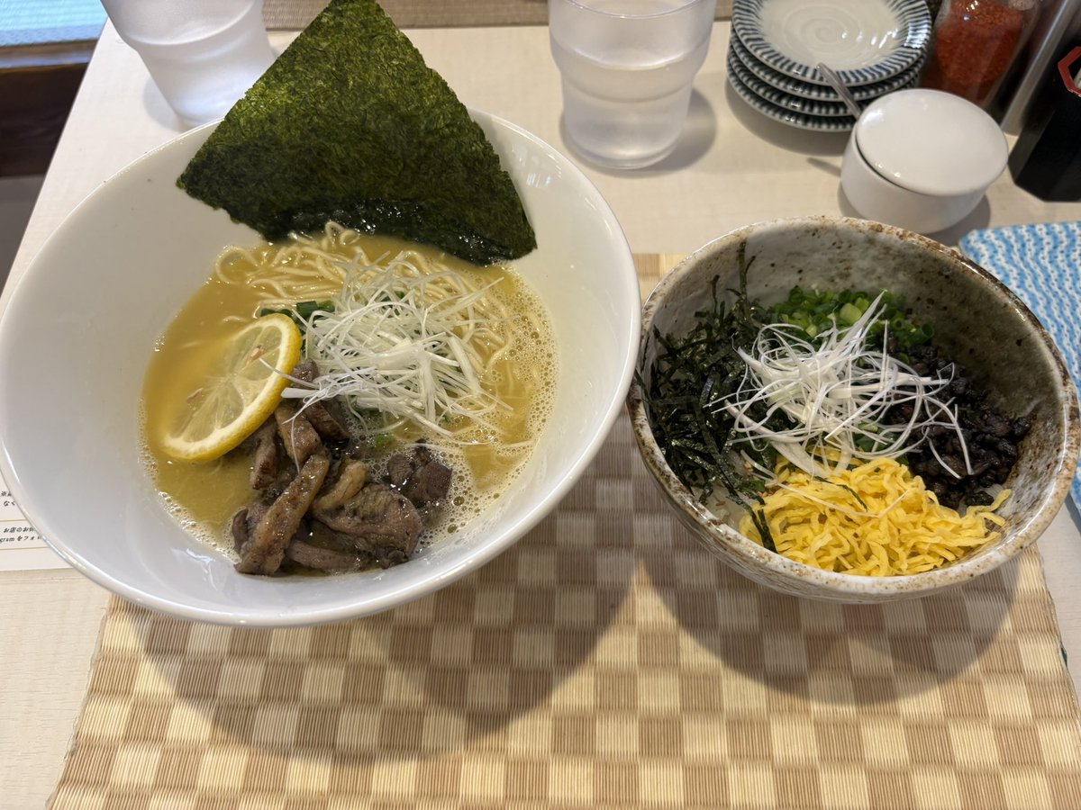 mofoko18's tweet photo. 今日はうきは市にある朝からやってるオシャレな鳥そばを食べてきた🐣
９時〜11時は明太子と高菜が食べ放題です🍽
 #うきは市 https://t.co/FHDPIm3bmW