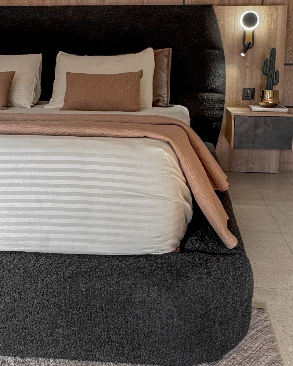 ideus_ng's tweet photo. When last did your bedroom feel like this?

Your phone is charging.
Your light is on.

A relaxed and settled night.
That's the whole point.

EXCITO Bedframe + 2 Nightstands + Lighting
— NGN800,000

Add the Panel Wall
— NGN720,000

Complete EXCITO Bedroom
— NGN1,520,000 https://t.co/MYw5uR8X4W