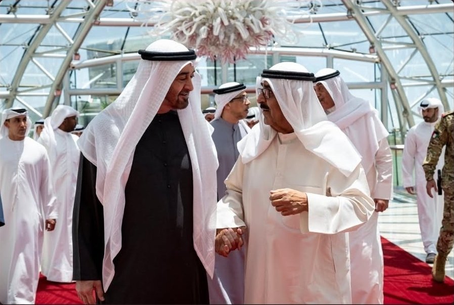 mm13qq's tweet photo. سيدي حضره صاحب السمو الأمير 

الشيخ مشعل الأحمد الصباح 

في استقبال رئيس الإمارات 

الشيخ محمد بن زايد ال نهيان 

حفظهم الله ورعاهم https://t.co/LbkME8flEN