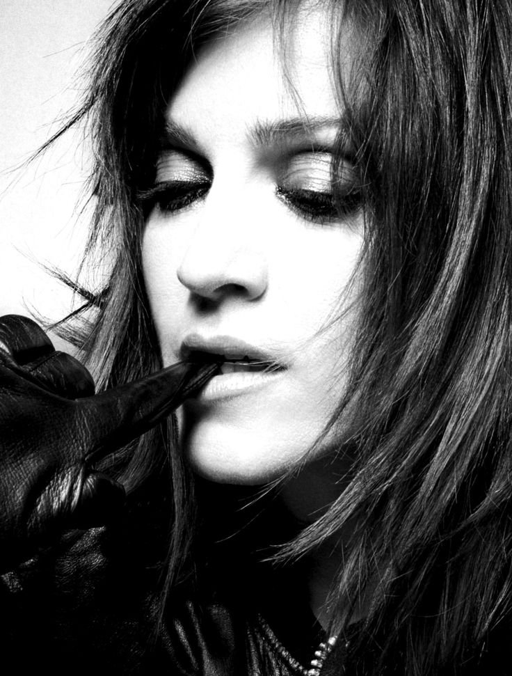 kylierninogue's tweet photo. american life madonna is literally everything to me https://t.co/TrXke7xc9J