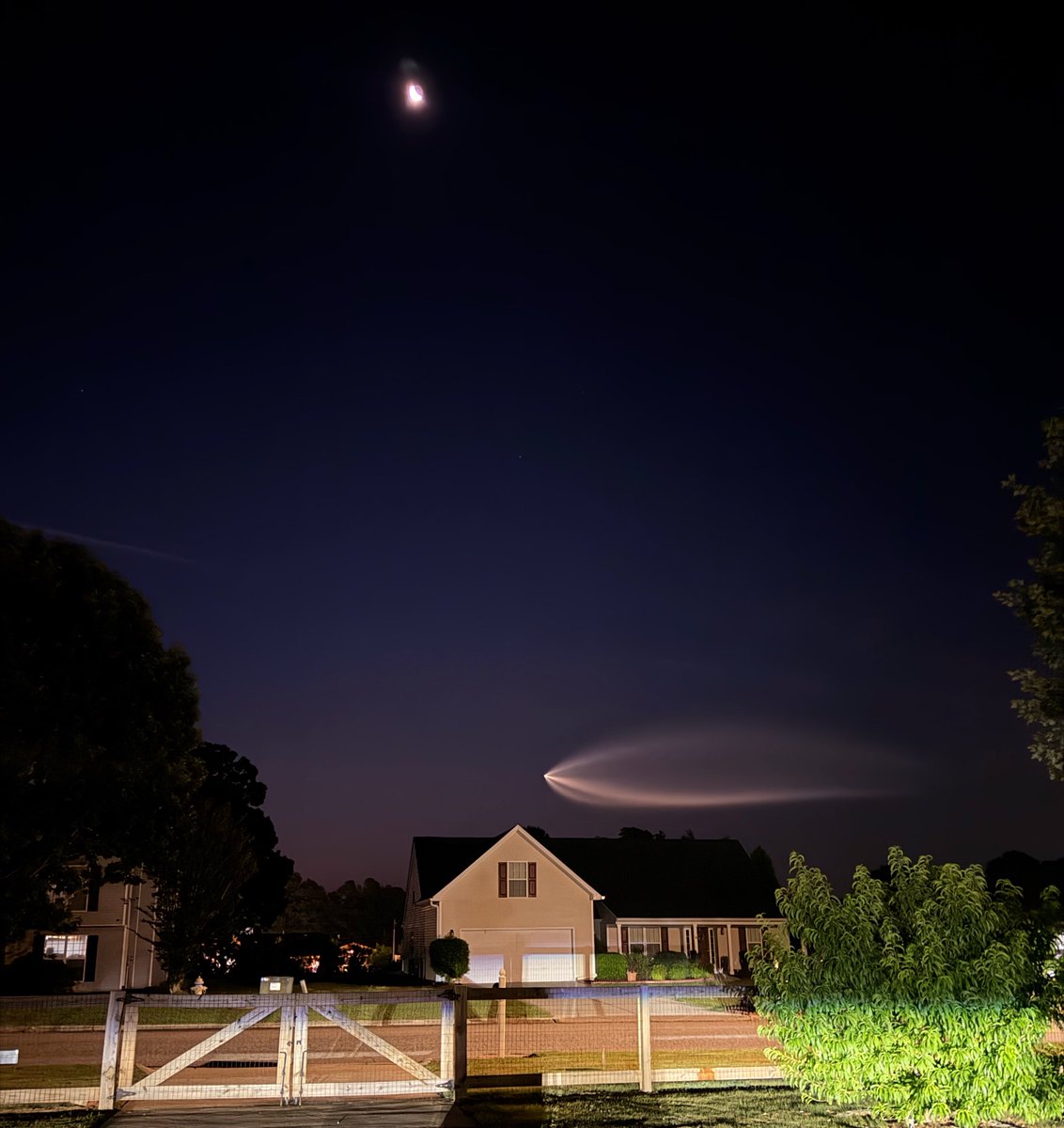 ADuff58's tweet photo. @elonmusk @SpaceX  Is this y’all? Or Marvin the Martian? 👀

 • Oxford, Georgia https://t.co/BpyCm1BpfO