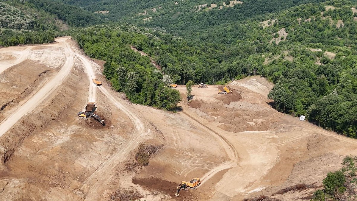 vlauca012's tweet photo. Ovako Zijin gradi pristupne puteve za istražne radnje. Malka Golaja. 
Radovi su nelegalni i sprovode se bez prestanka. Da li će ih neko zaustaviti ??? https://t.co/YZ1SW3h052