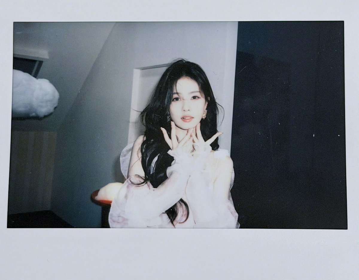 bailuniverse's tweet photo. 260709 #bailu updated her weibo with nine polaroid photos. 📸 https://t.co/Ipc8O2T33l