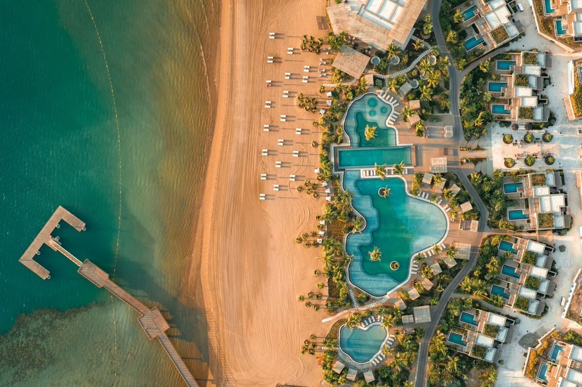 aqrrat's tweet photo. أعلنت البحر الأحمر الدولية افتتاح منتجع Six Senses AMAALA في Triple Bay، ليستقبل ضيوفه ابتداءً من منتصف يوليو، بواقع 100 جناح وفيلا و25 وحدة سكنية، كـثاني منتجعات وجهة أمالا الجاهزة لاستقبال الزوار. https://t.co/JKziZTxilr