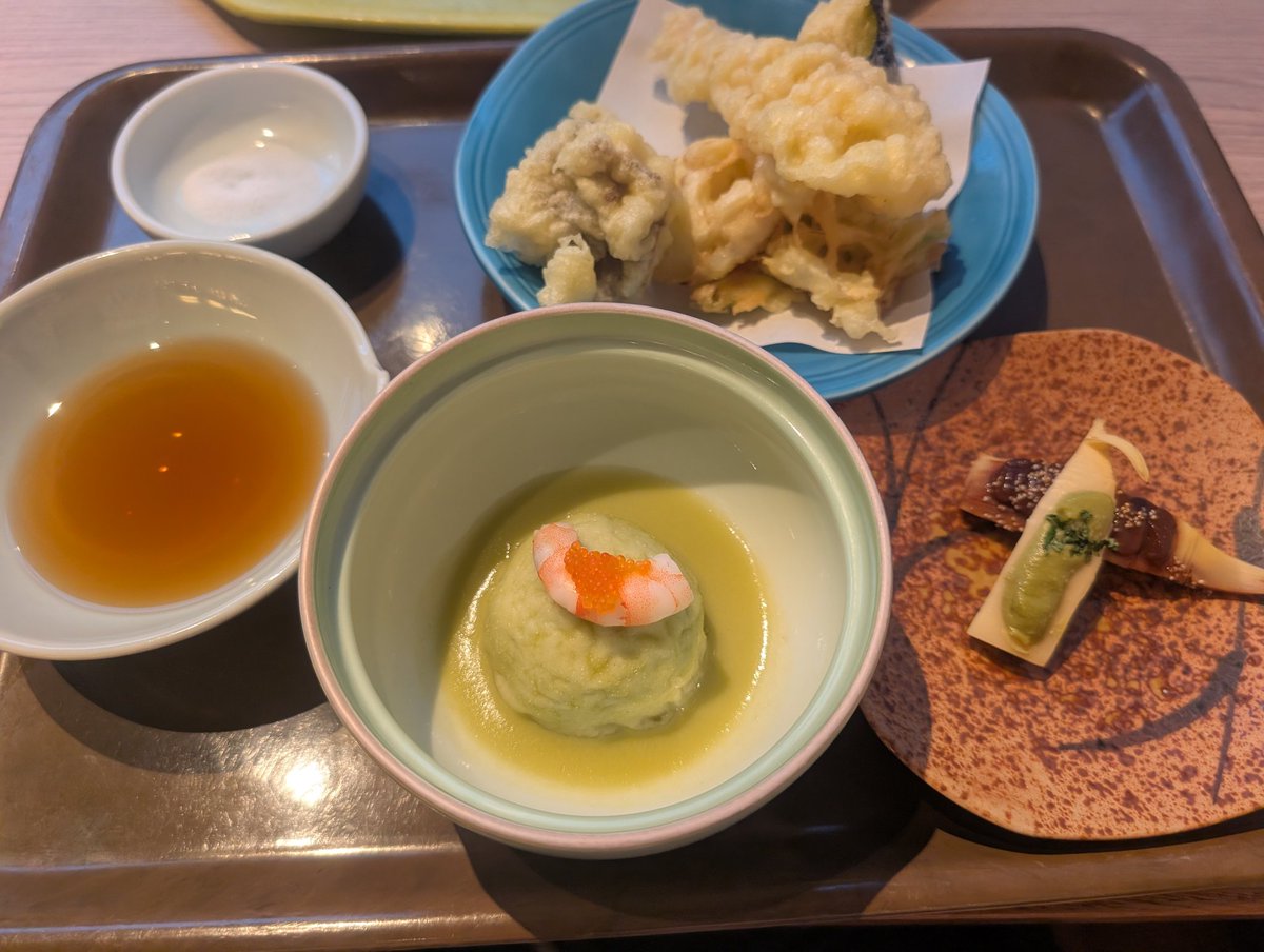 herof97's tweet photo. 久しぶりのディナービュッフェ、ステーキにてんぷらに釜飯やすき焼きまであるし、他にもいろいろ。全部は制覇できんが、堪能した。1泊2万ちょいで朝夕ビュッフェの露天温泉、さて少し休んだら温泉行こう https://t.co/DX50pKqDSP