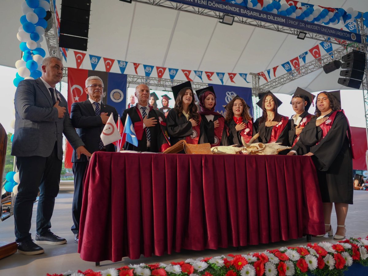 ankaravho's tweet photo. Ankara Üniversitesi Veteriner Fakültesi 2025-2026 Eğitim-Öğretim Yılı Mezuniyet ve Meslek Yemini Töreni Gerçekleşti - https://t.co/2JaEl0hhfR https://t.co/G9244pidZi