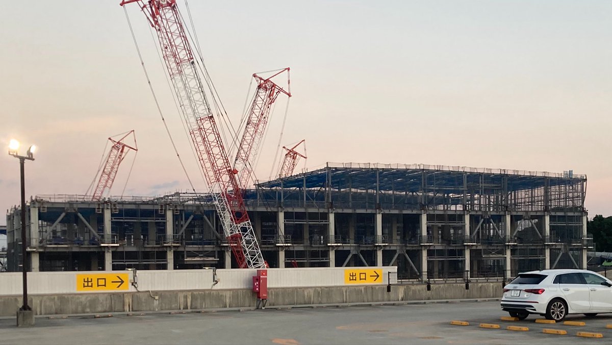 MR_JD024's tweet photo. 11人の豊川悦司が11人のリリーフランキーを殺せる建物 https://t.co/U4Lr8zRuPA