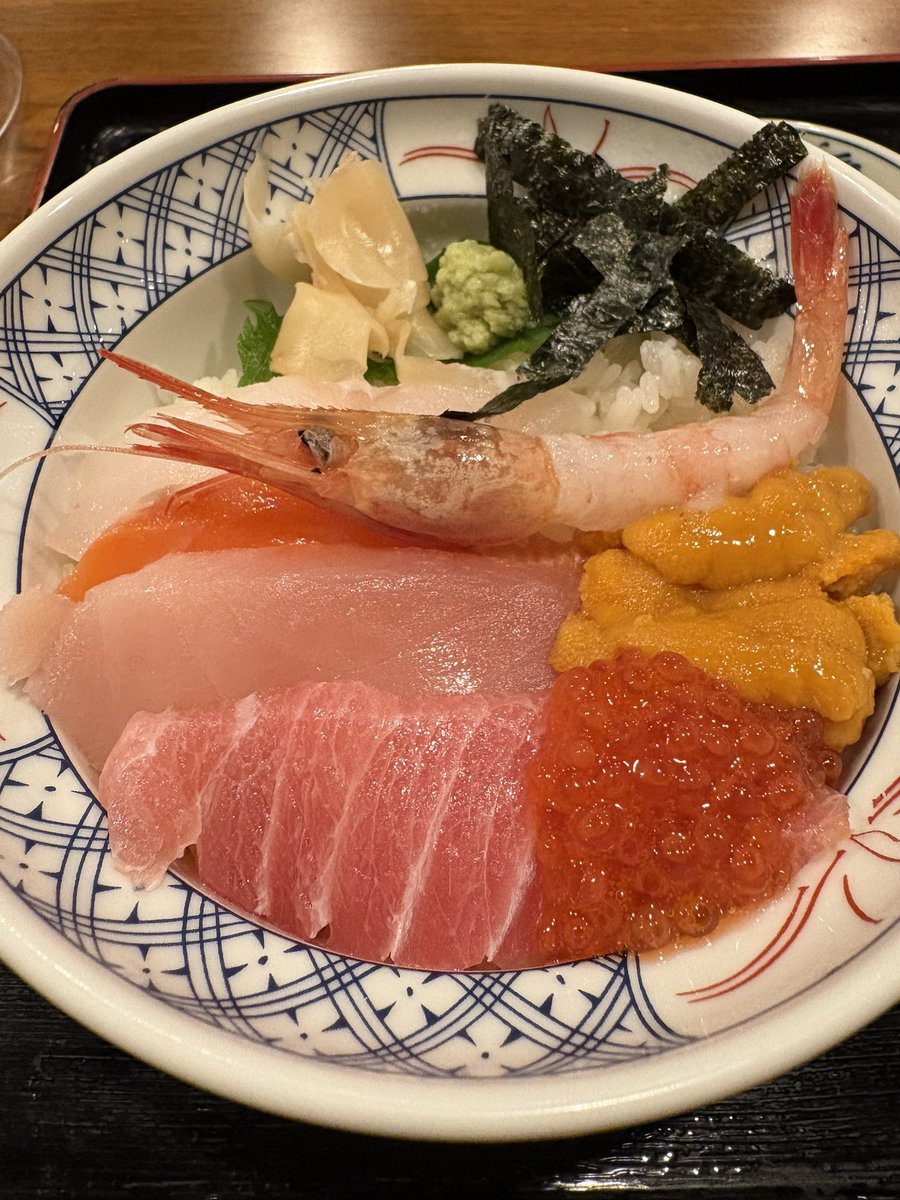 maxtakano's tweet photo. 久しぶりの札幌出張だったけど次は遊びで行きたいわ✈️ #羽田空港第一ターミナル #JAL #札幌駅 #ESTA跡 #海鮮丼 https://t.co/ygtE0dGZCu