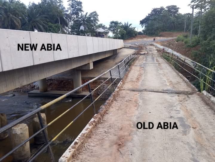 DrKalu_'s tweet photo. Alex Otti left this old Omenuko bridge for a reason.

Shame on;

Senator Uche Chukwumerije 
Senator Mao Ohuabunwa.
Senator Orji Uzor Kalu. 
Hon. Arua Arunsi.
Hon. Uko Nkole. 
Hon. Agwu U. Agwu.
Hon. Sir Ude Oko Chukwu 
Hon. Luke Ukara 
Hon. Dan Kalu Orji.

These people failed Abia North Senatorial District, Arochukwu/Ohafia Federal constituency, Arochukwu State Constituency and Arochukwu Local Government Area