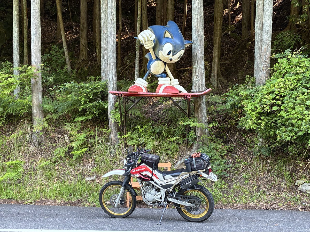 kinkansan's tweet photo. セロー250で三重県の伊賀コリドールロードを走ってきました。ソニック像で休憩。暑くて参りました。
#セロー250
#伊賀コリドールロード https://t.co/VmUQCICGUf