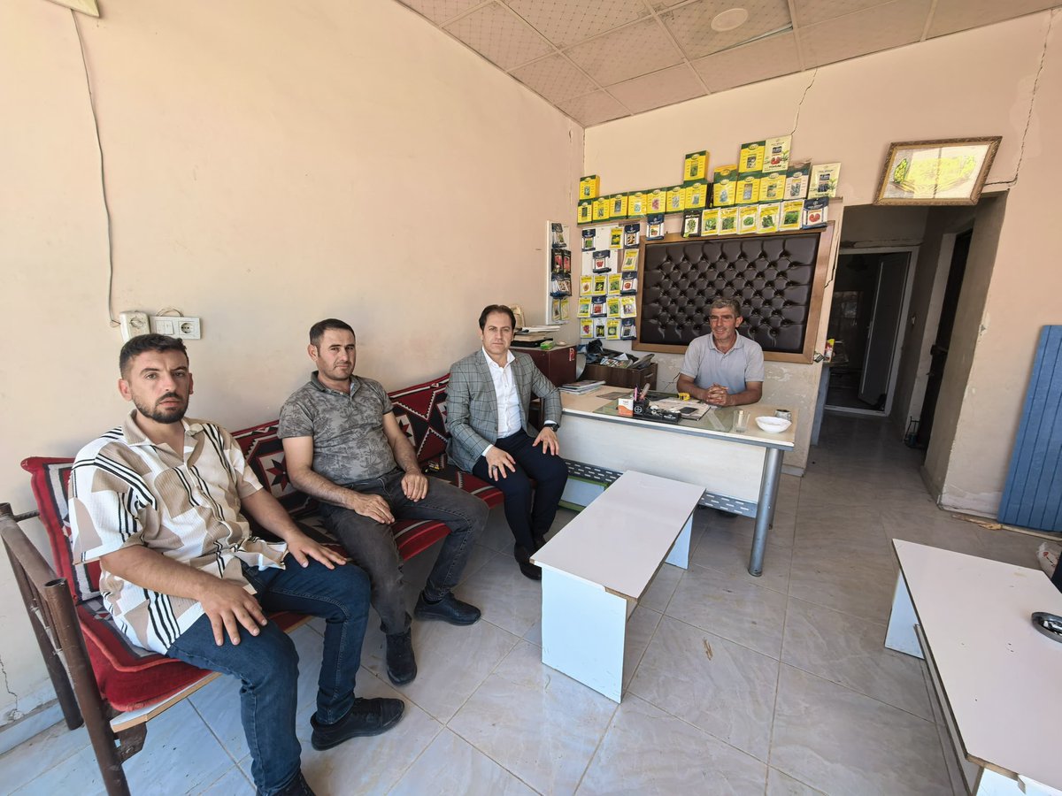 Akparti_hilvan's tweet photo. Esnafımızın Güçlü Desteği, İlçemizin En Büyük Gücüdür.

İlçe Başkanımız Selahaddin Eyyüb Toprak, yönetim kurulu üyelerimiz ile birlikte;

📍 Karacurun Mahallesi / Faruk Bayrak Caddesi

Esnafımız Enver Işık’ı iş yerinde ziyaret ederek hayırlı işler ve bereketli kazançlar temennisinde bulundu. Samimi ev sahipliği ve içten sohbeti dolayısıyla kendisine teşekkür ediyor, işlerinde kolaylık ve bol kazançlar diliyoruz.

Esnafımızla gönül bağımızı güçlendirmeye, hemşehrilerimizle bir arada olmaya devam ediyoruz.

#SevdamızHilvan 

@RTErdogan @Akparti @bybekirbozdag 
@abuyukgumus 
@hakanaksu058
@farukaytek
@milhamigunbegi 
@AEminOnenOfis @ProfDrDusak @ibrahimeyyupogl @malicevheri @CYAZMAC @HikmetBasak_63 @av_mfaruk @Malikurt14 @FIRATKORAN @akpartiurfa @Kamal1Nuri @SEToprak_