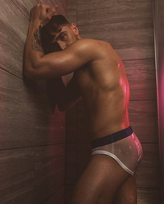 Ajstripper45's tweet photo. Are you confident enough to keep looking? https://t.co/EvF6Vl8v2q
