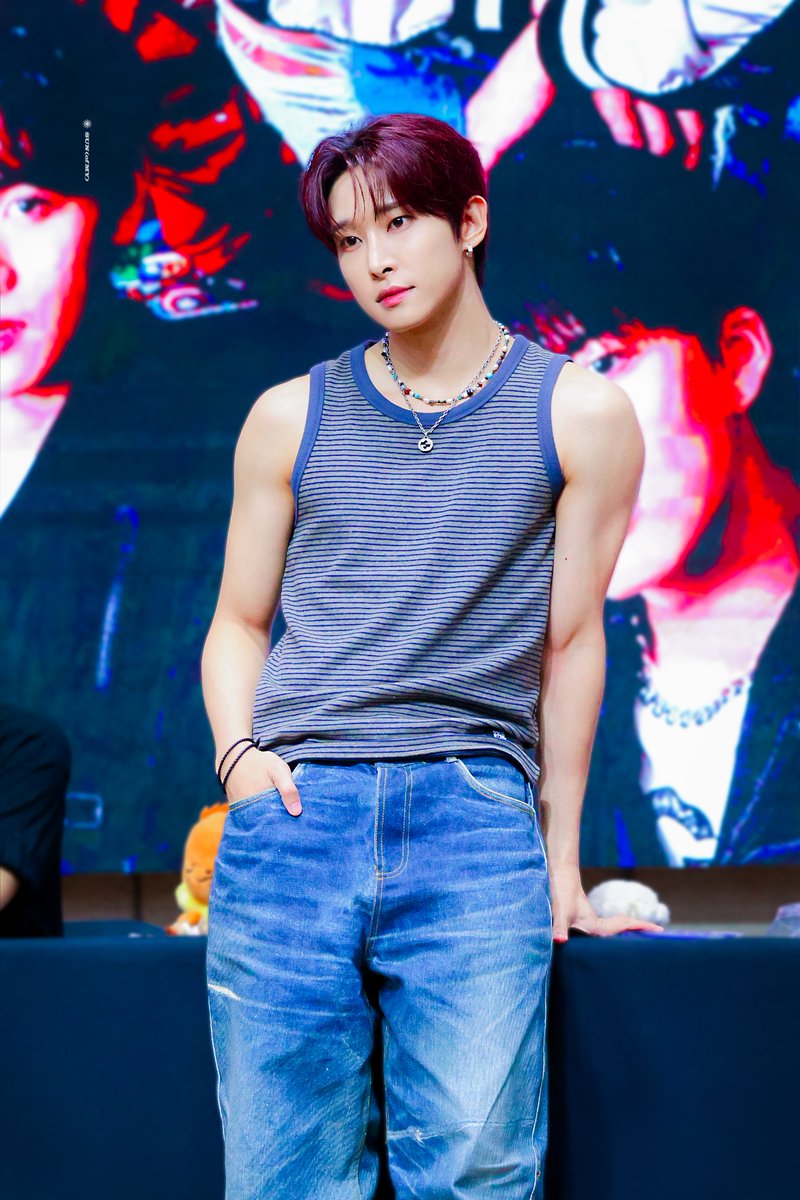 SUN000725's tweet photo. 260607 #TRENDZ #트렌드지 #LEON #리온 https://t.co/lFWCp1IAyt