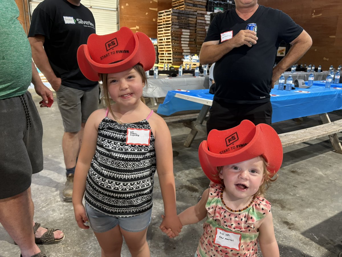 Central_ON_FS's tweet photo. Thanks to all of the growers who joined us at the Mitchell Customer Appreciation Day yesterday. Despite the heat, there were a lot of smiles!  🌭 🎉♨️ 🥳 #ontag #CentralONFSMitchell #CentralONFS #GreatLakesGrain https://t.co/jrPouRpZvj