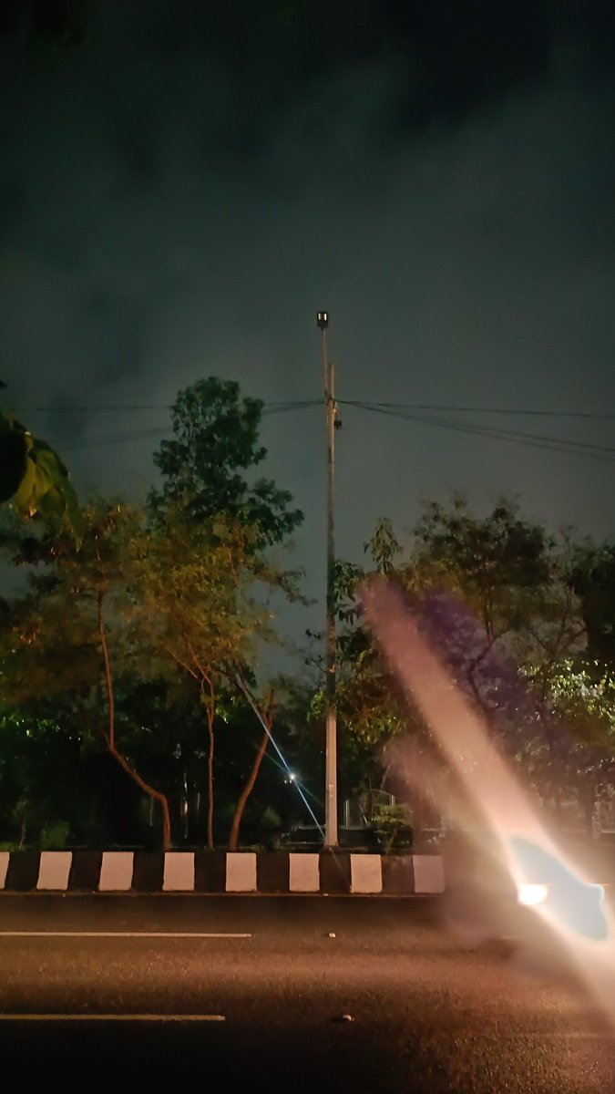 Poonam_Joshi_'s tweet photo. @PanvelCorp @NMMConline The street lights dont work at the I love Kharghar circle towards sector 21. Peoples' &amp; animal 's security is at risk they dnt have enough light to walk. Cars n other vehicles will not see them. FIXING NEEDED.
There is a garden around.. there maybe snakes https://t.co/UIVmv4Epwz