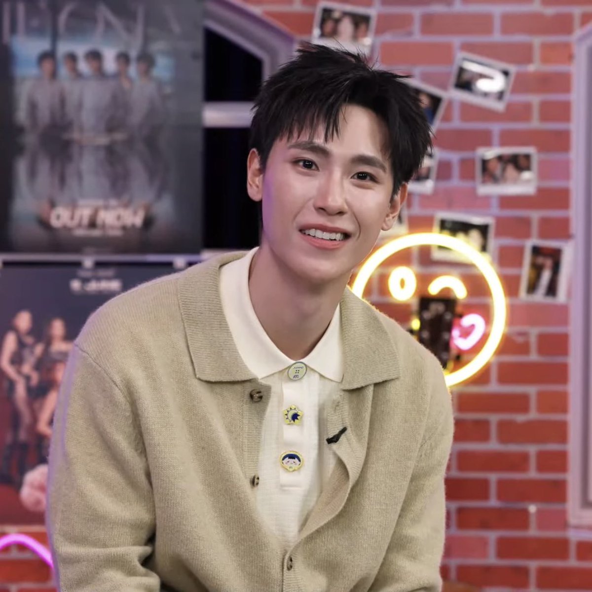 h0miekitty's tweet photo. เพิ่งสังเกตกระดุมเสื้อพี่จู รักลูกอ้วมม้ากเลยนี่นา

JUMARKMOPAUL FAMILY LIVE

#GMMTVLiveHouse https://t.co/nhNEMLbLri
