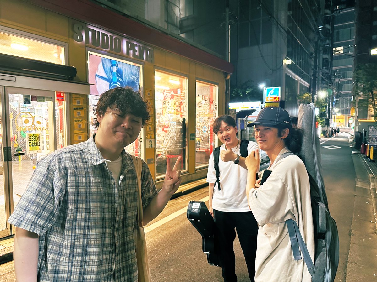 shake_n_flake's tweet photo. リハでした
面白くてかっこいい曲ができそうです https://t.co/VqQ4wocrLa