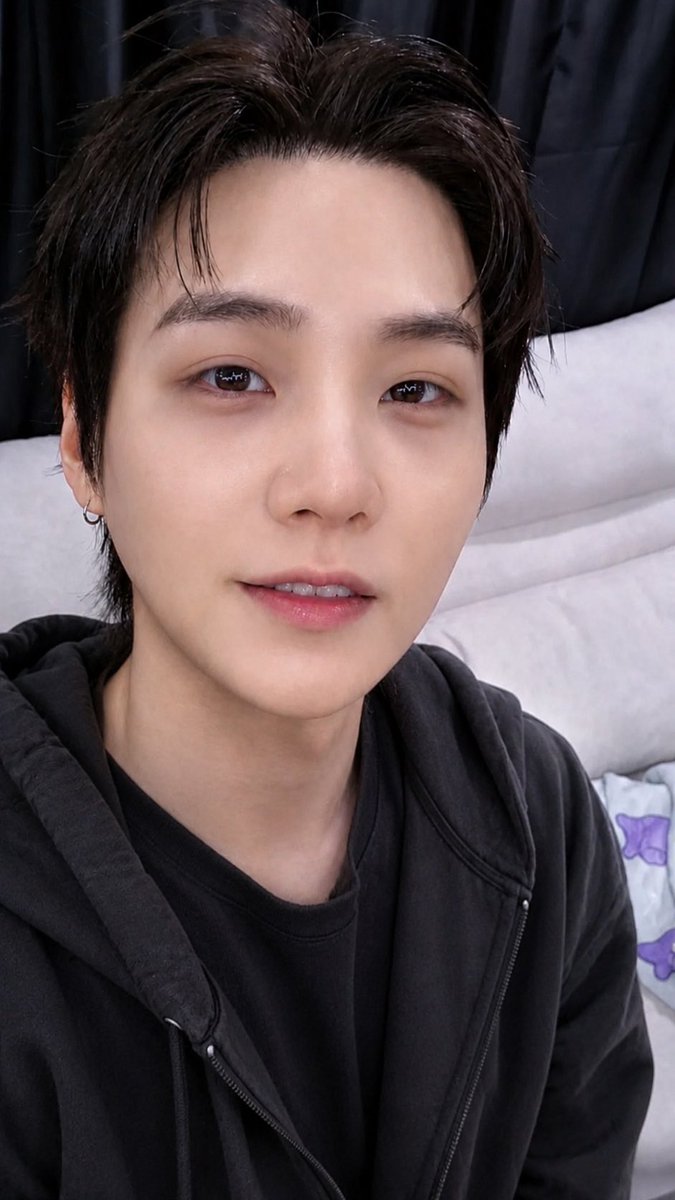 realsuga001's tweet photo. Hello 👋 Guys, you guys should pray for me because we are in Germany now but I’m a bit tired and I think I will get sick 🤒 😴 😔 https://t.co/RfVVYeNvML