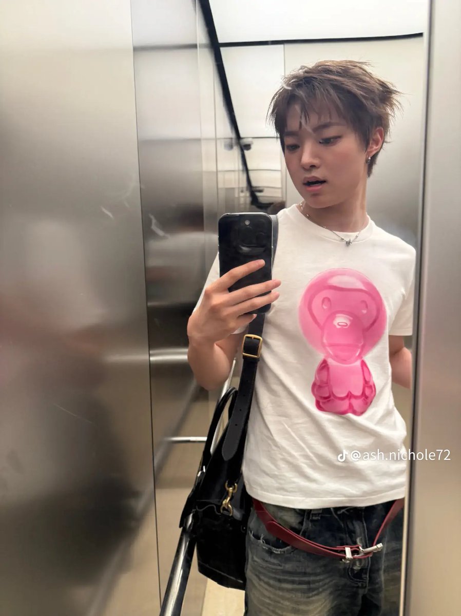 euijoolovebot's tweet photo. this is going into the bej selca hall of fame (current contenders) https://t.co/ovviDnwrkp