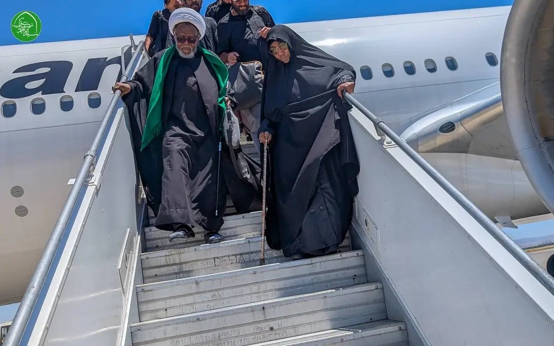Realyaseer's tweet photo. Muna Sane Da Allah Ke Rayuwa Kuma Ya Kashe.

Hakan ya saka, muke gode maSa da ya Raya Sheikh Zakzaky duk da sun so kashe shi.

Ya Kashe Buhari cikin HikimarSa

Ya wulakanta El-Rufai cikin AdalcinSa https://t.co/ZRbXperYMp