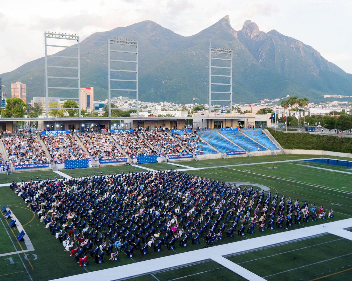 CSocialesTec's tweet photo. Celebramos a una generación que está lista para transformar la realidad con conocimiento, liderazgo y propósito.

¡Felicidades a nuestras y nuestros graduados de @TECcampusMTY! El mundo necesita lo que ustedes están por construir. 🎓💙

#SomosCSociales https://t.co/9SAZcrC7ei