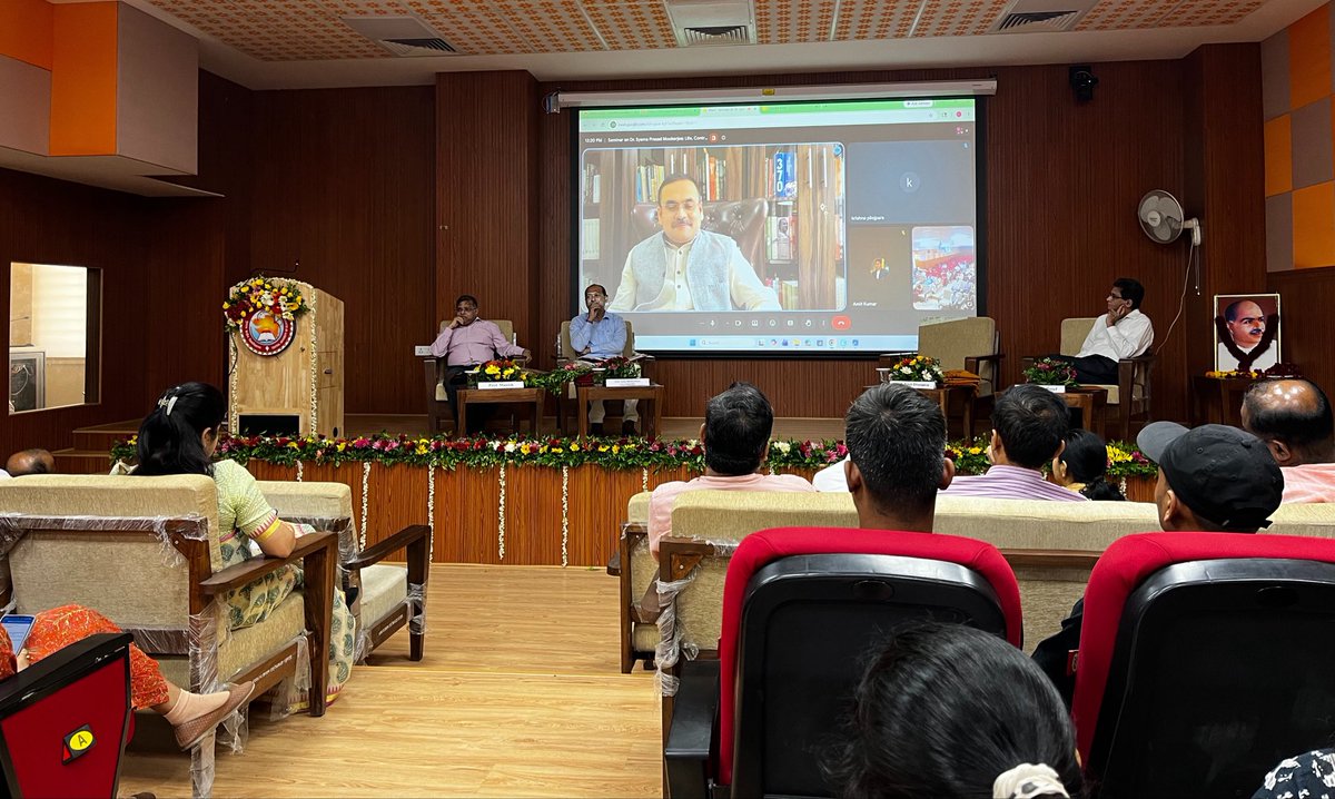 ManishBarthwal_'s tweet photo. On the occasion of the 125th birth anniversary of Dr. Syama Prasad Mookerjee, it was an enriching experience listening to Dr. @anirbanganguly at CUG. His insights highlighted his contributions to India's freedom struggle, education &amp; post-independence industrial growth. 🇮🇳

#CUG https://t.co/LsP7YjJeJZ