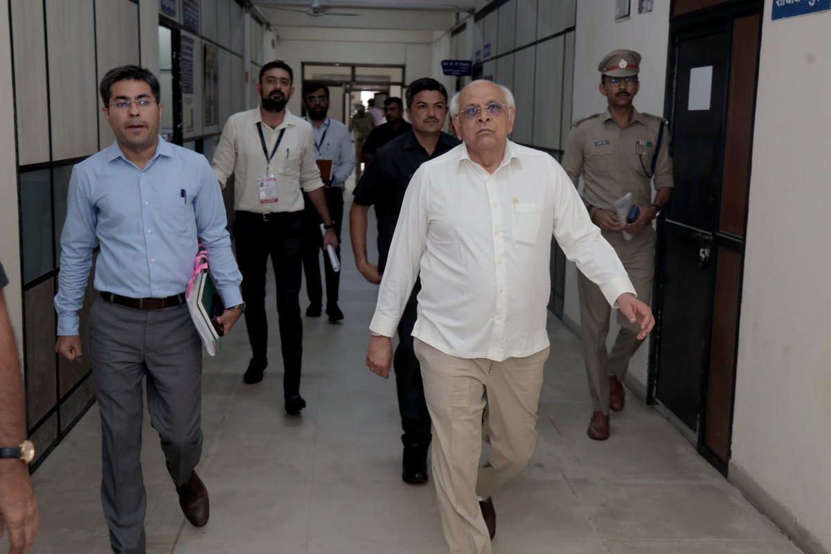 Collector & DM, Navsari tweet media