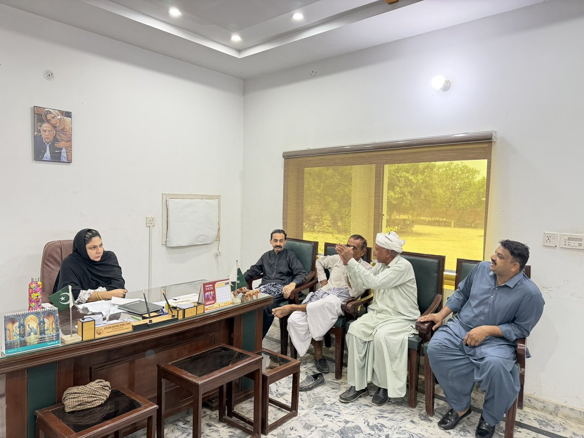 AyeshaArshadKh2's tweet photo. At office 
#NA142 https://t.co/wRMl281CFa