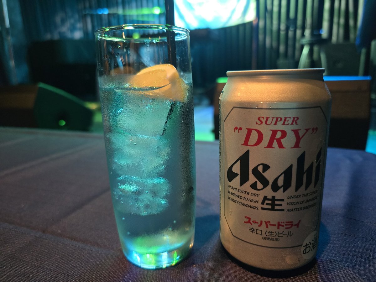Mariahoka's tweet photo. 寄り道して→BLUE MOON🍺( ・∇・)
オレンジリゾート🌴のカクテル🍸はマスカットベースにレモン🍋を添えて…。
ステキな夏の始まり🌞リゾート時間を満喫しました♪
大好きすぎる牡蠣とビールもオレンジだ…🤭(笑)わーーい🫶✨️ https://t.co/lUEZV64ZSb