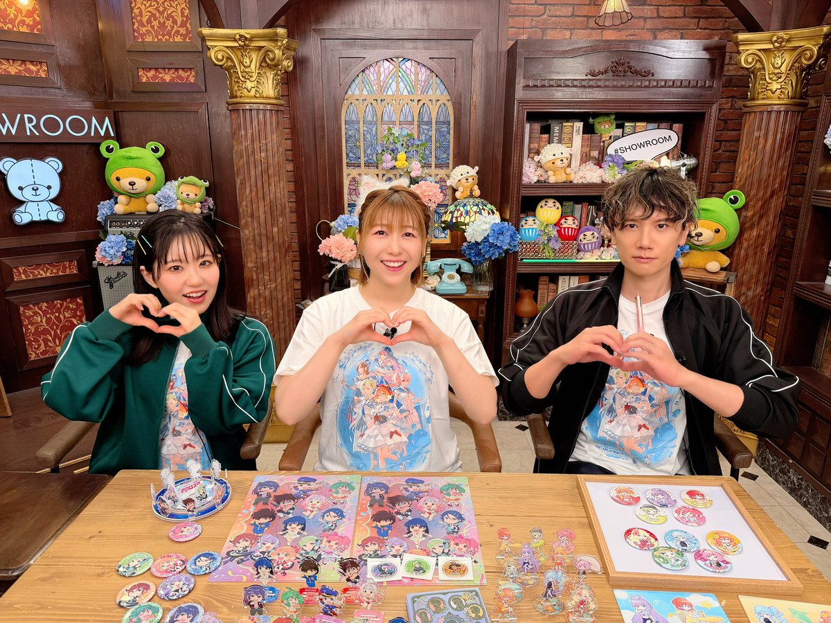 Yaskiyo_manager's tweet photo. 新たな１年は
#マクロスがとまらない と共に始まりました💛
新レギュラーです！！！
これからどうぞよろしくお願いします‼️🌟
マクロスにまつわる盛り沢山な情報発信をお手伝いしていきます。
初回は優しい先輩レギュラーお二人に導かれ…✨
お祝いもありがとうございました🎉
ぽか🥰
.❀きよの❀. https://t.co/53AGYoKqUW