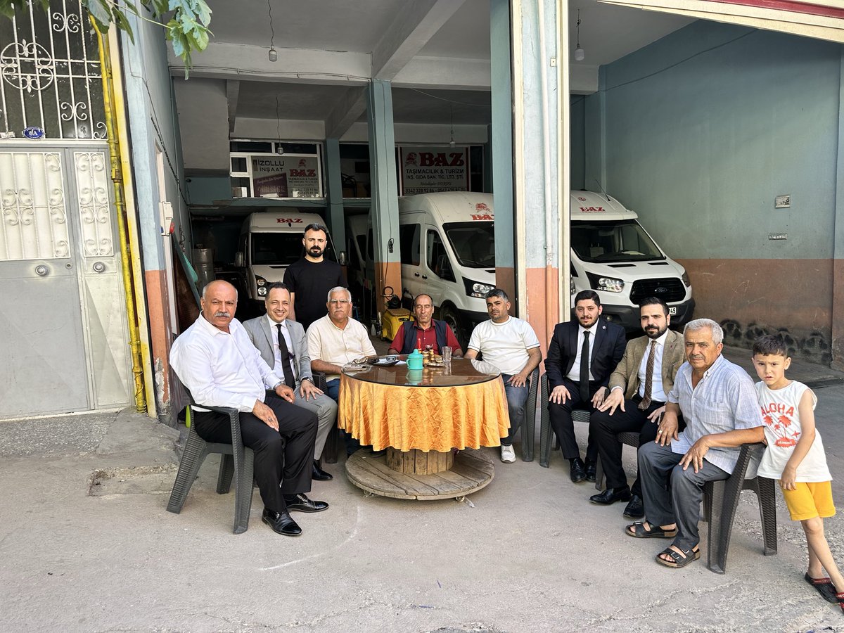 SaadetPartisi27's tweet photo. İl Başkanımız Av. @AhmtNctULK ve beraberindeki heyet, Baz Taşımacılık ve Turizm Şirketi Sahibi Sayın Abdülkadir Durdu’yu ziyaret etti.

Şehrimizin ulaşım ve ticaret hayatına dair değerlendirmelerde bulunarak karşılıklı fikir alışverişi gerçekleştirdik. Nazik ev sahipliği için Sayın Abdülkadir Durdu’ya teşekkür ediyor, çalışmalarında bereket ve başarılar diliyoruz.

#SaadetGaziantep #SaadetPartisi #Gaziantep #GaziantepİçinTümGücümüzle 
@SaadetPartisi @mahmutarikansp @adnansimit