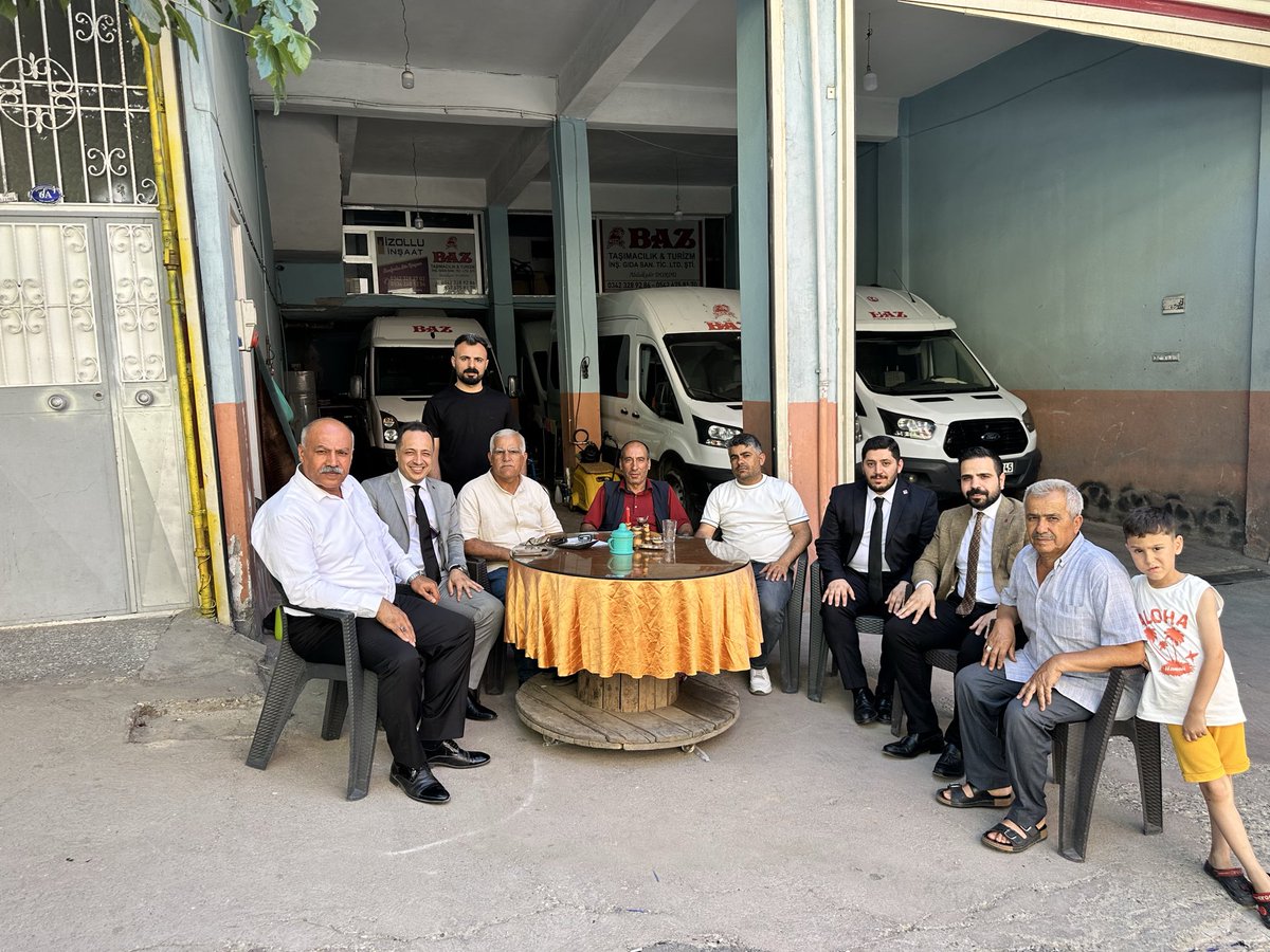 SaadetPartisi27's tweet photo. İl Başkanımız Av. @AhmtNctULK ve beraberindeki heyet, Baz Taşımacılık ve Turizm Şirketi Sahibi Sayın Abdülkadir Durdu’yu ziyaret etti.

Şehrimizin ulaşım ve ticaret hayatına dair değerlendirmelerde bulunarak karşılıklı fikir alışverişi gerçekleştirdik. Nazik ev sahipliği için Sayın Abdülkadir Durdu’ya teşekkür ediyor, çalışmalarında bereket ve başarılar diliyoruz.

#SaadetGaziantep #SaadetPartisi #Gaziantep #GaziantepİçinTümGücümüzle 
@SaadetPartisi @mahmutarikansp @adnansimit