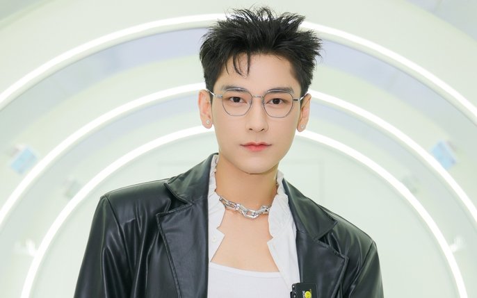 Crytomaster555's tweet photo. @Alt_Logos_35 He is actually descendant of Chinese mixing with Khmer and Champa in the Southern VN , same look like these https://t.co/xKRdGjAeTq