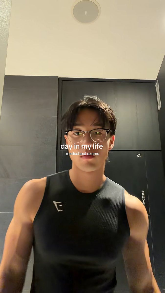 whosyrboo's tweet photo. if peter le becomes a doctor, its game over for apples cuz like an apple a day is the worst advice ever... https://t.co/zZcUPIa4ZZ