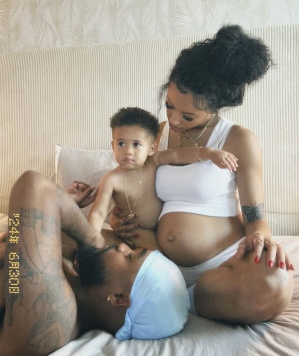 hunxhoszn's tweet photo. my version of winning in life. idc 🫶🏾🖤 https://t.co/OArXEXhnIo