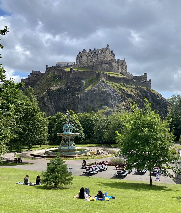 earthwhisperss's tweet photo. Edinburg, Scotland 🏴󠁧󠁢󠁳󠁣󠁴󠁿 https://t.co/pzse3P9hBt