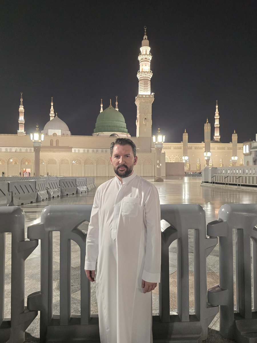 ferhatmurat's tweet photo. Medine’ye de veda ettik. Hasret başladı… https://t.co/eBeGbEbnBz